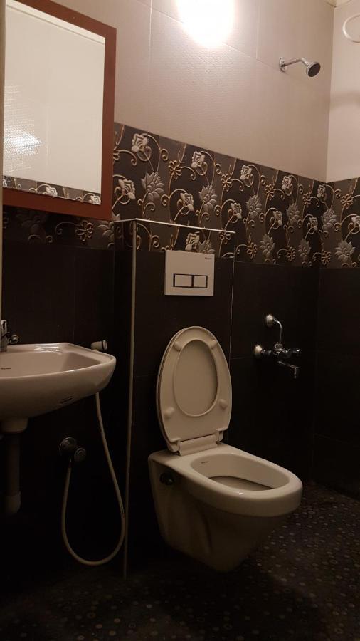 Zebra Suites - Bellflower *