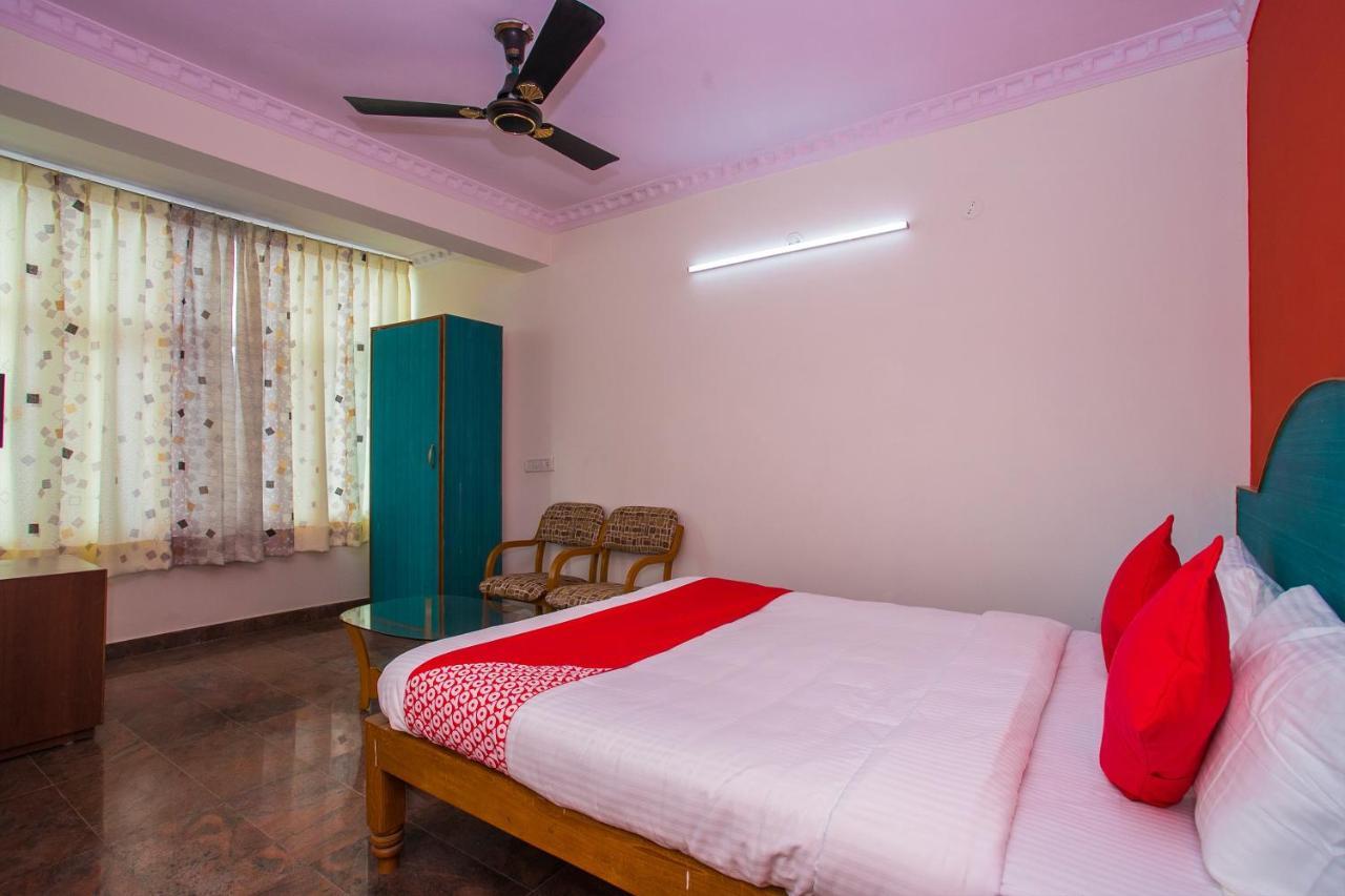 Hotel Oyo 16123 Chandana Deluxe 3*