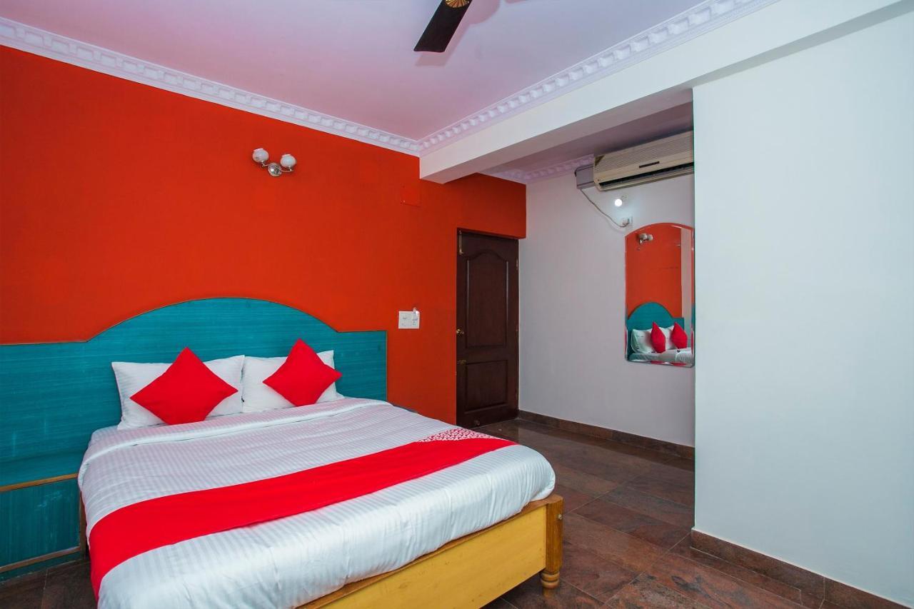 Hotel Oyo 16123 Chandana Deluxe 3*