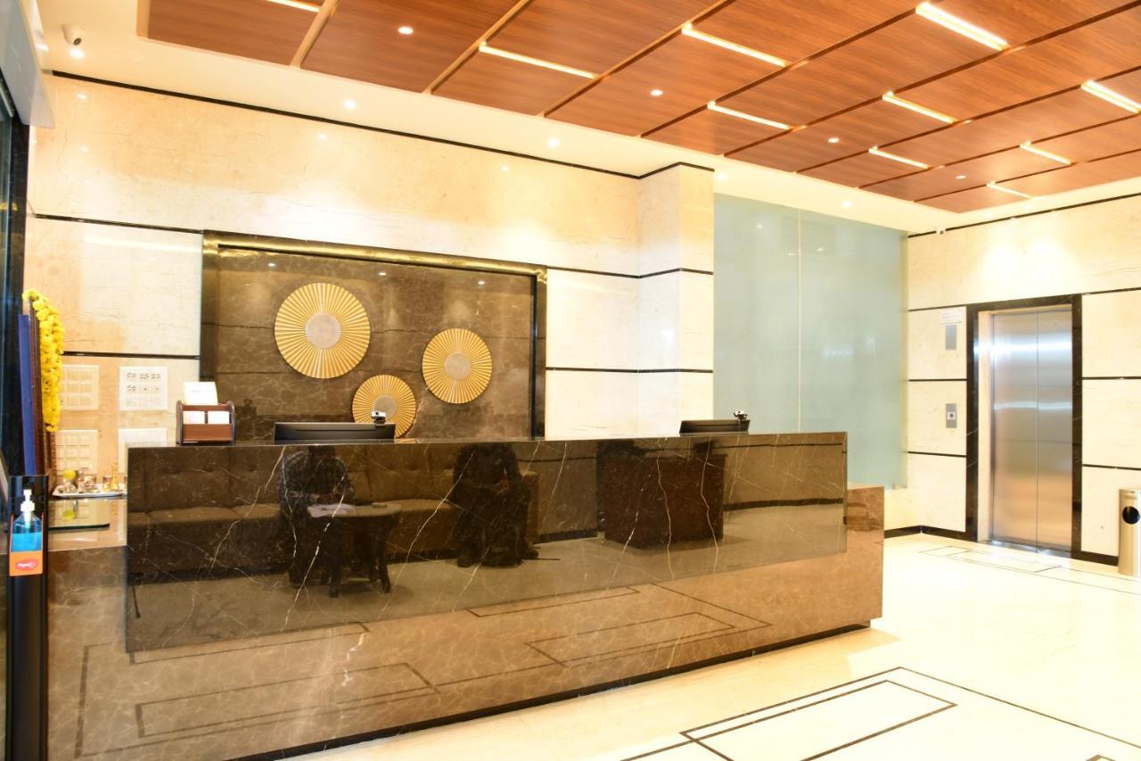 U T Elite Hotel