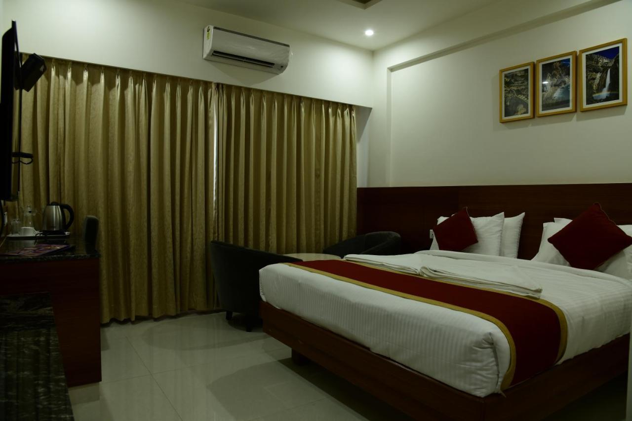 U T Elite Hotel 3*