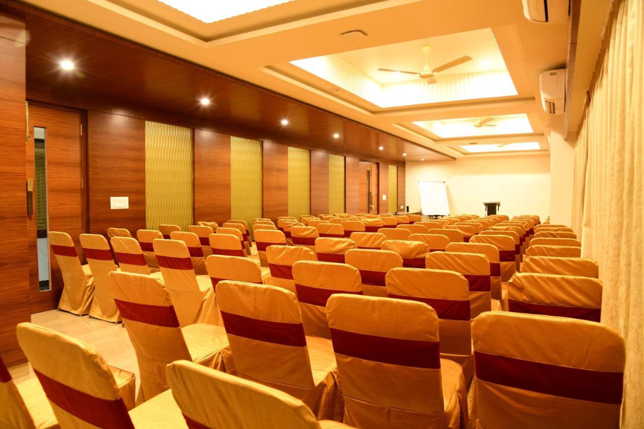 U T Elite 3* Bangalore