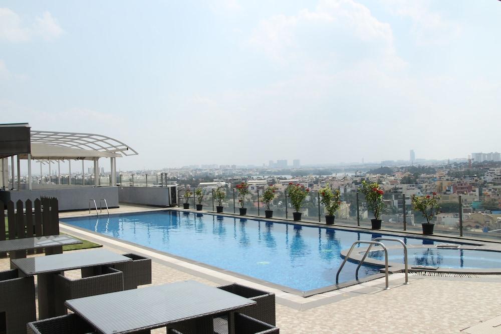 Hotel Davanam Sarovar Portico 4*