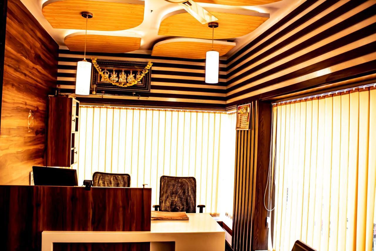 Fabhotel Royal