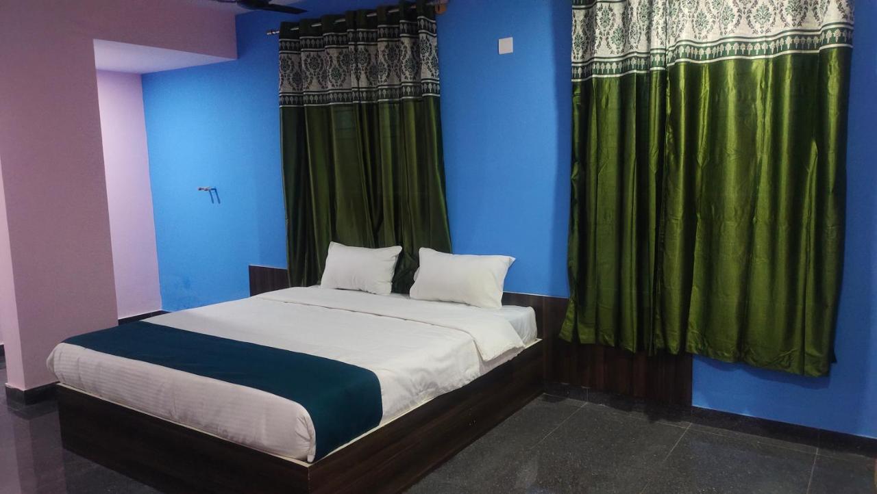 Grand Meridian Hotel 3*