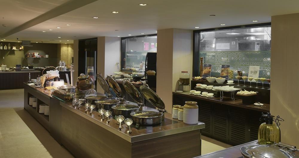 Hotel Davanam Sarovar Portico Bangalore