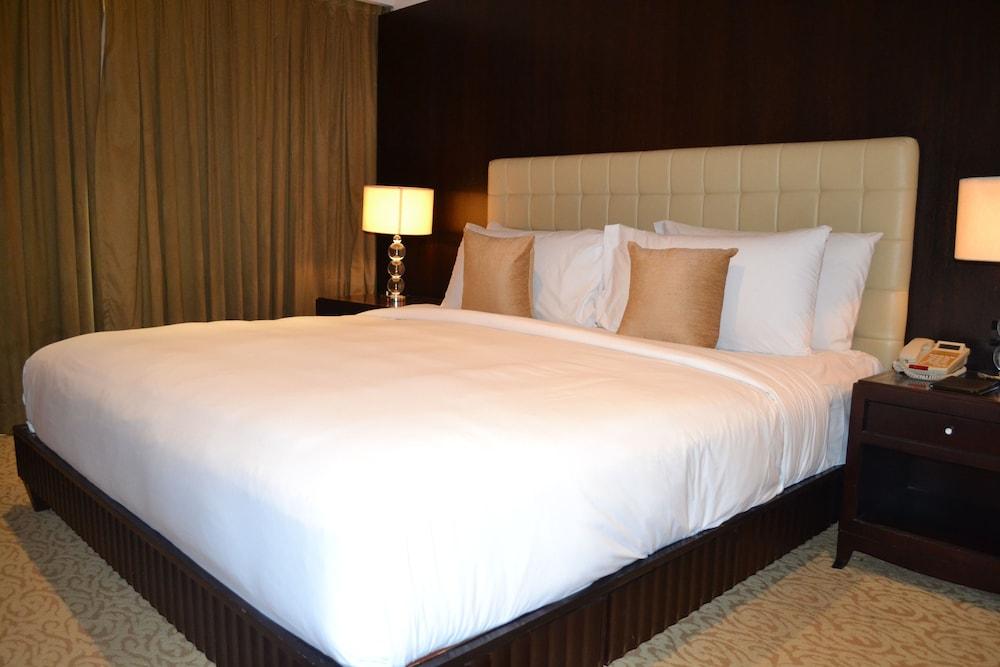 Oakwood Premier Prestige Hotel 5*