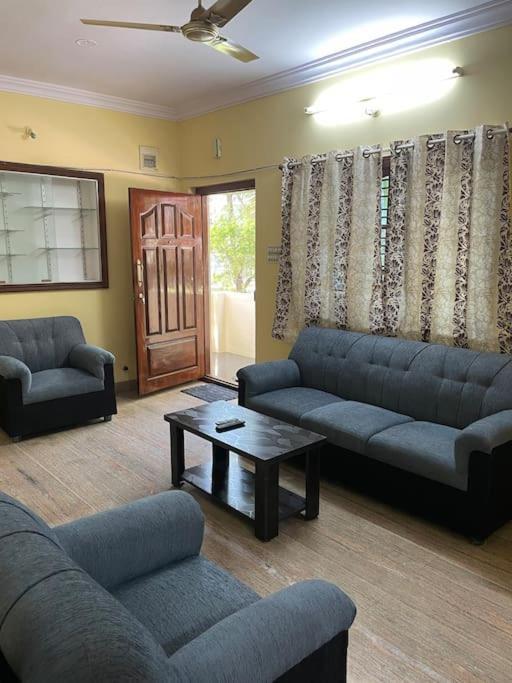 Apartment 2 - Bedroom With Balcony Beautiful View. Bangalore