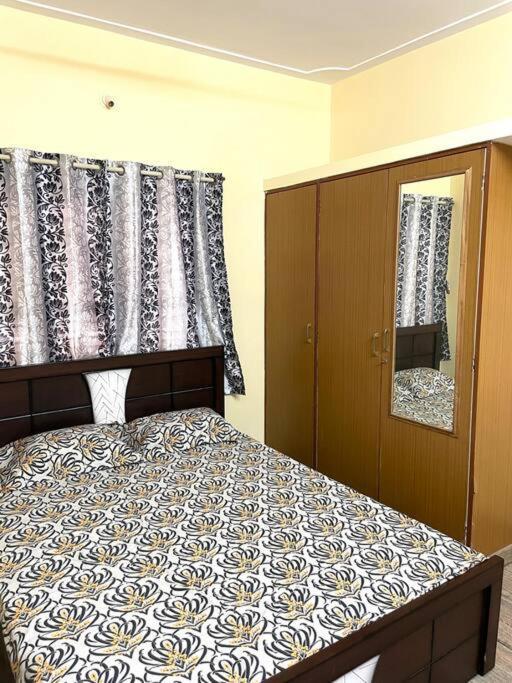 Apartment 2 - Bedroom With Balcony Beautiful View. *