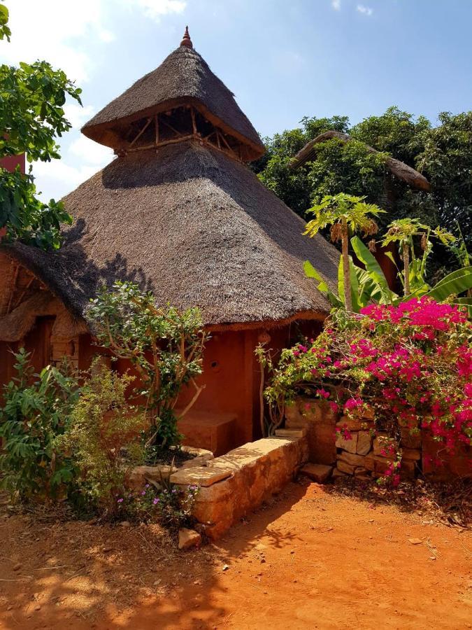 Tree And Mud House Hotel