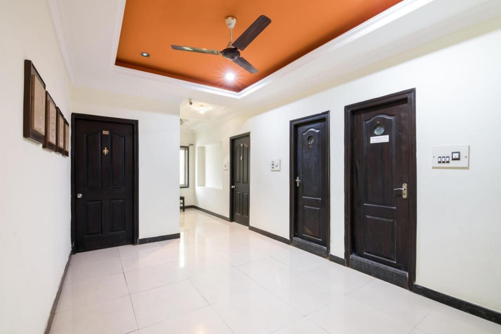Guest house Varun Residency
