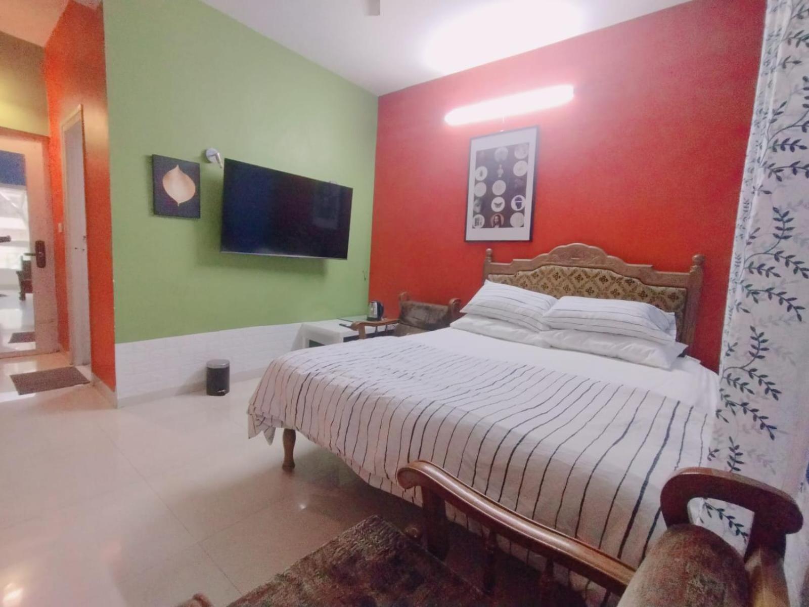 Amazistay Offers Posh For Two With Private Balcony & Bathroom & Tv, Traveller, With Shared Jacuzzi Paid Access Near Brigade Senate Homestay