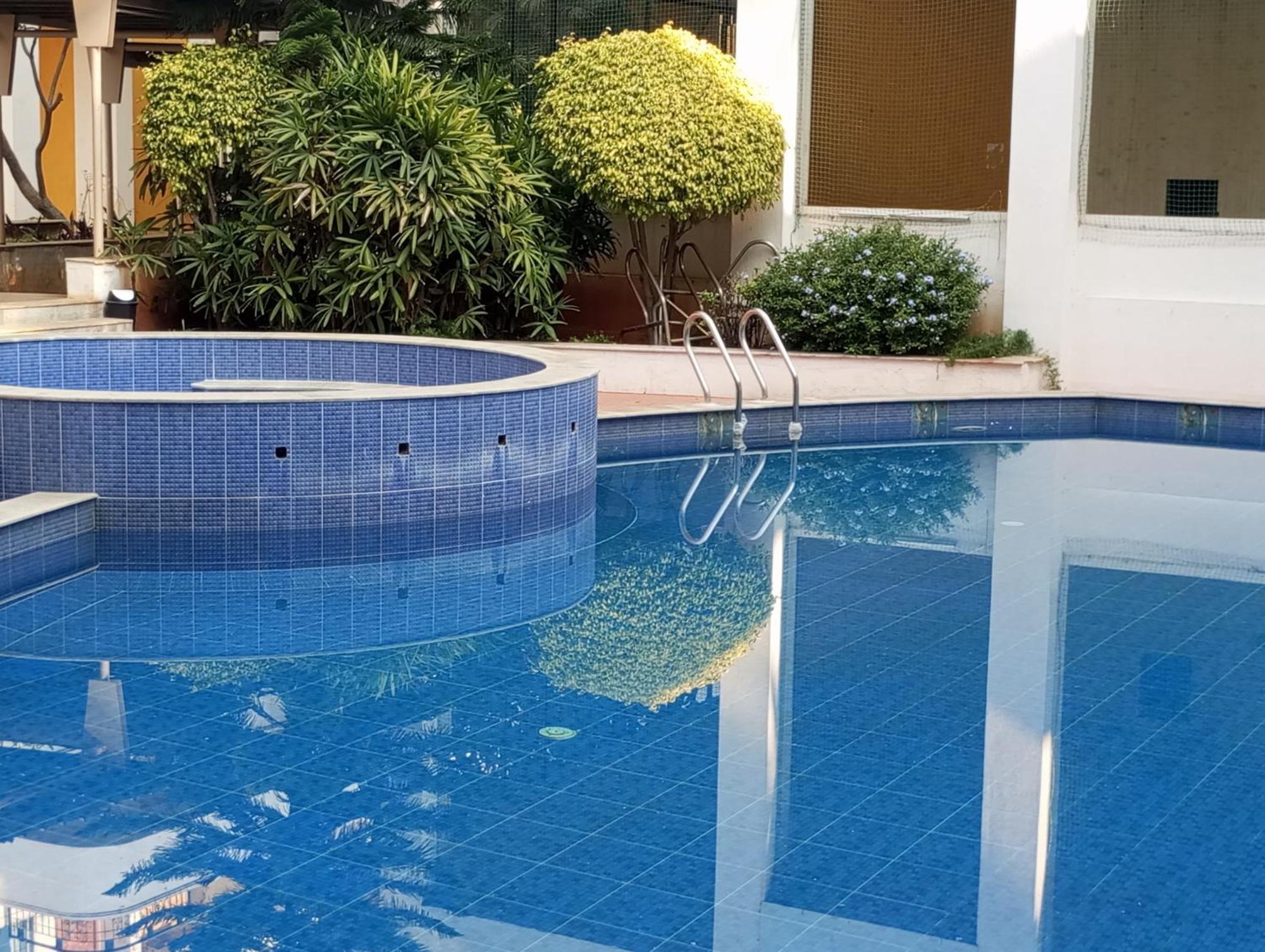 Homestay Amazistay Offers Posh For Two With Private Balcony & Bathroom & Tv, Traveller, With Shared Jacuzzi Paid Access Near Brigade Senate *