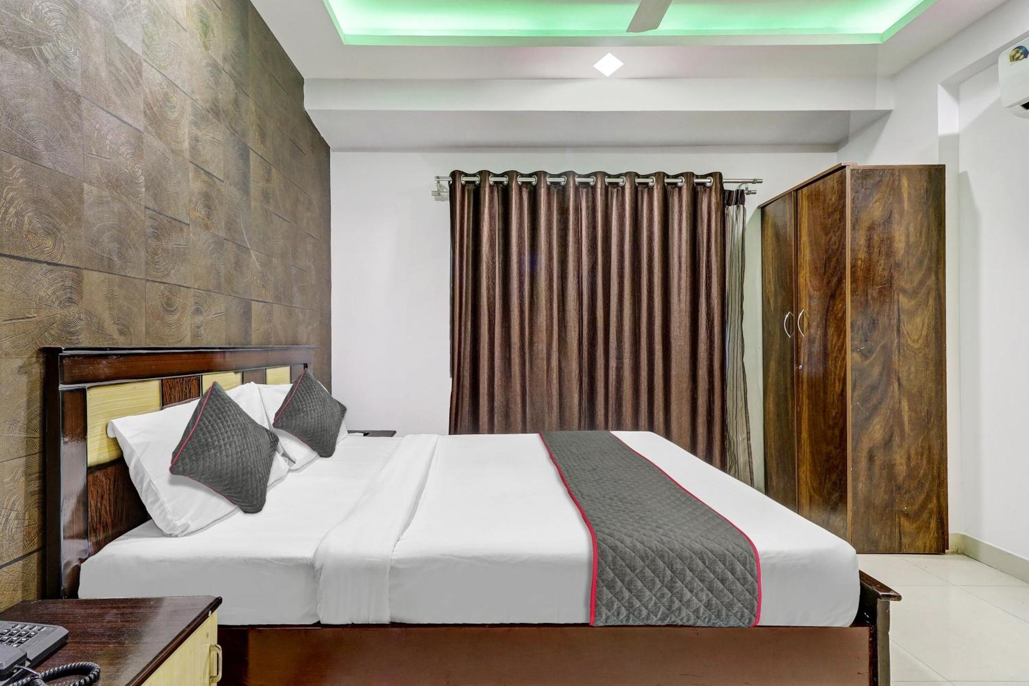 Oyo Townhouse 82047 Srk Live Castle Near Ragigudda Sri Prasanna Anjaneyaswamy Temple Hotel