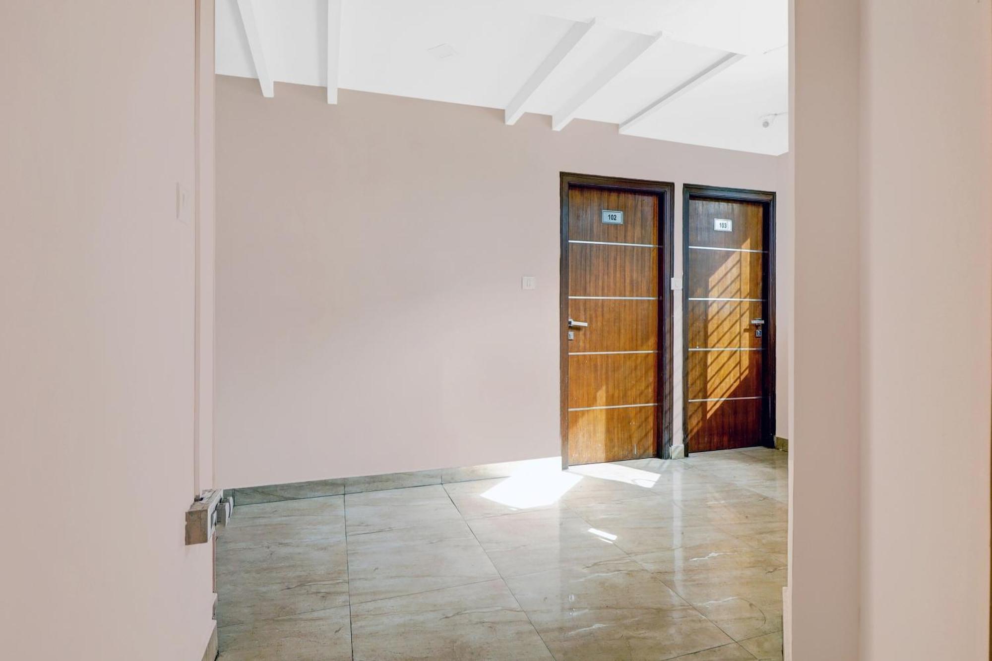 Oyo Townhouse 82047 Srk Live Castle Near Ragigudda Sri Prasanna Anjaneyaswamy Temple