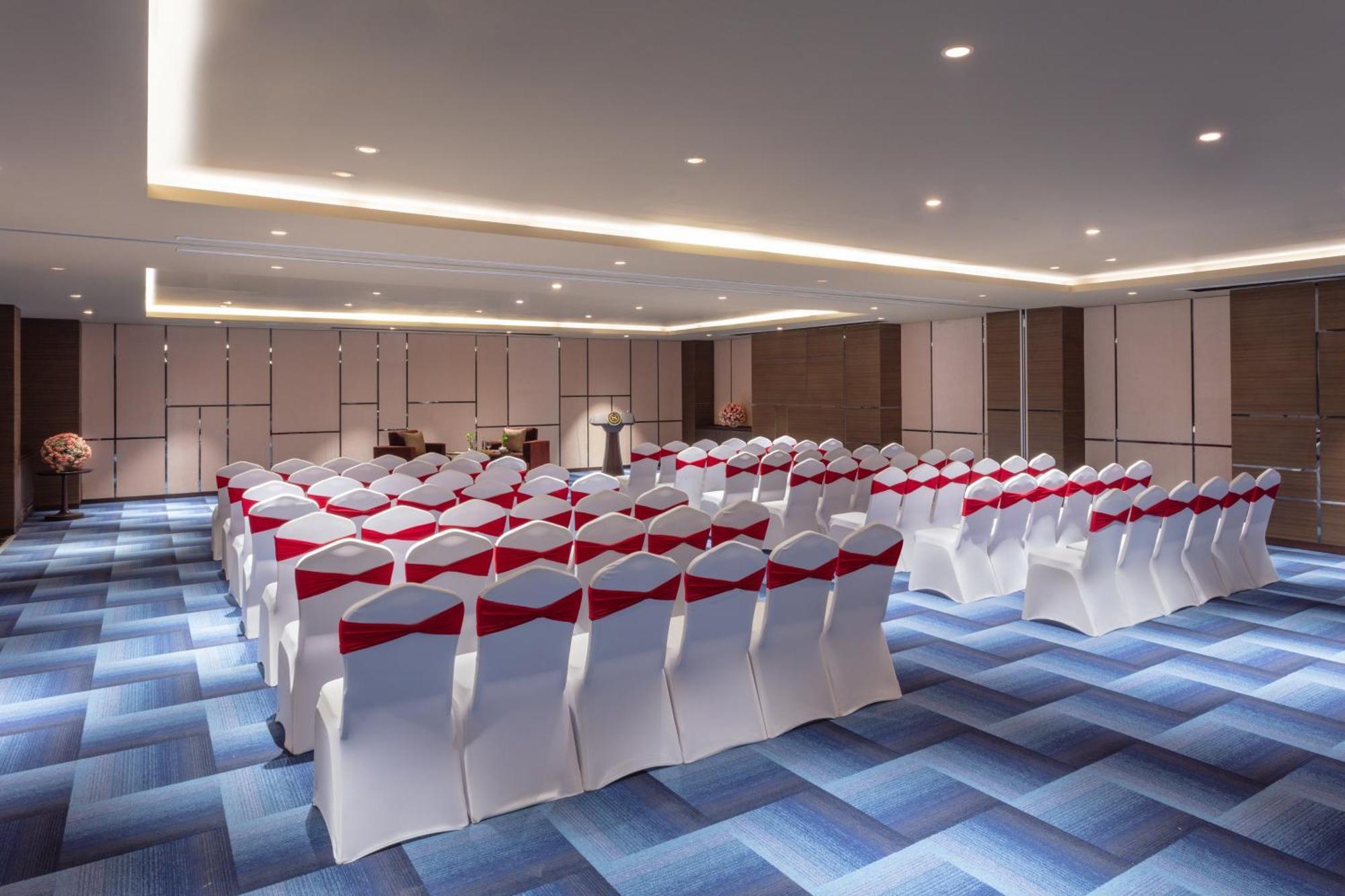 Hotel Sheraton Grand Whitefield & Convention Center 5*