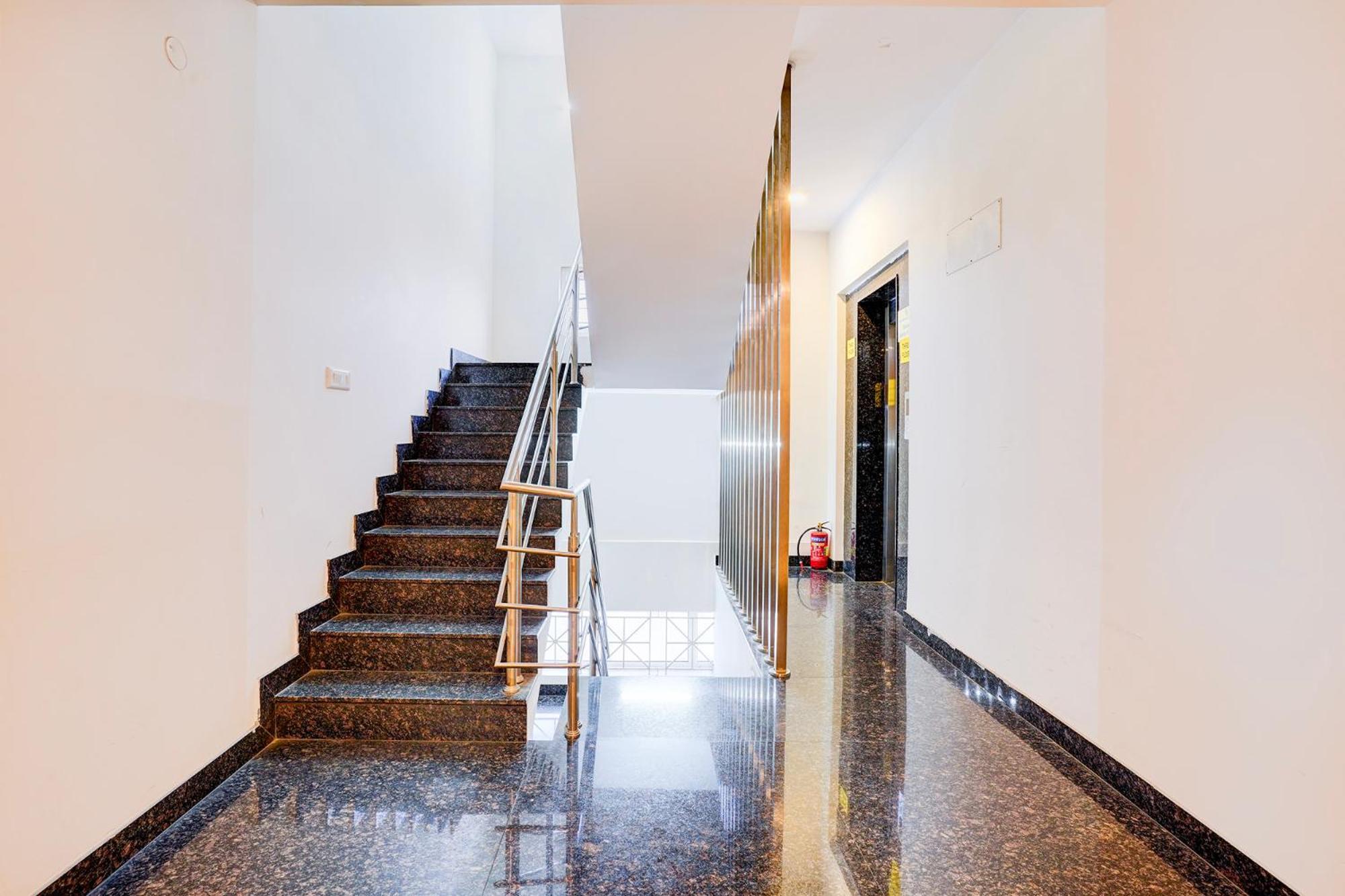 Hotel Fabhotel Grk Comforts - Jayanagar