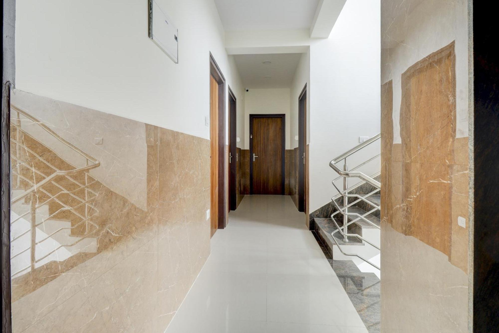 Fabhotel Golden Grand Hotel