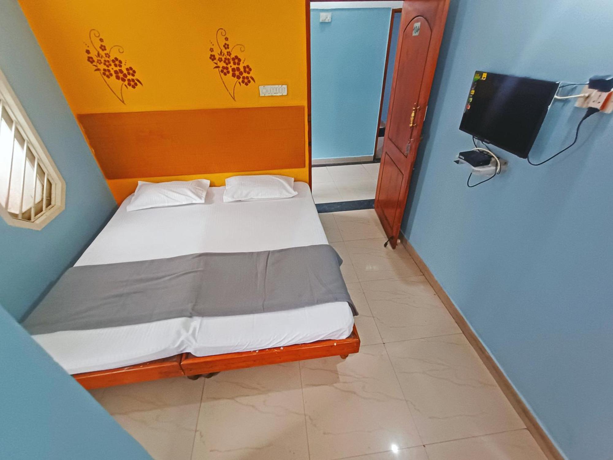 Kashyap Basaveshwara Nagar Hotel *