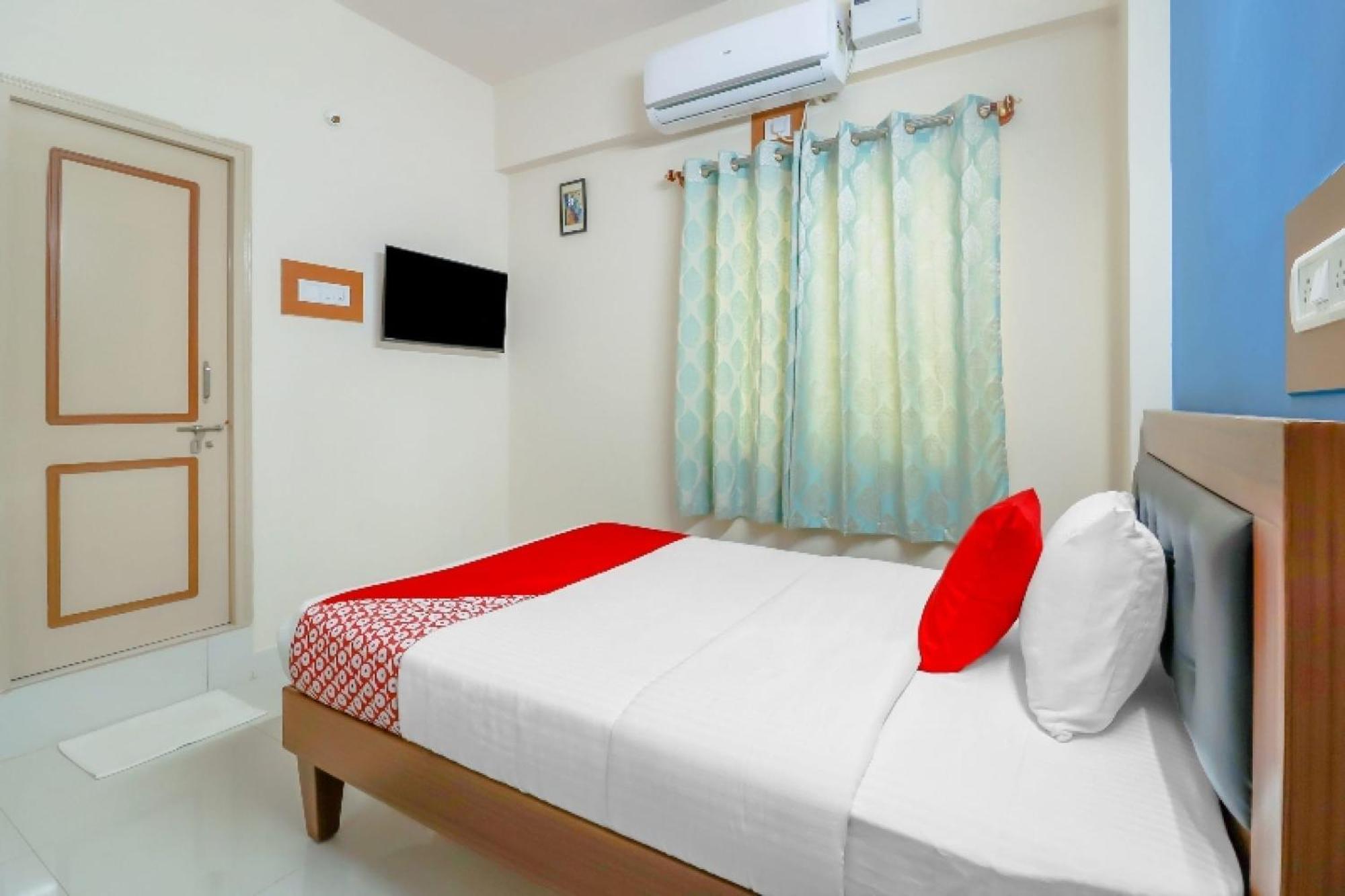 O The Host Hotel