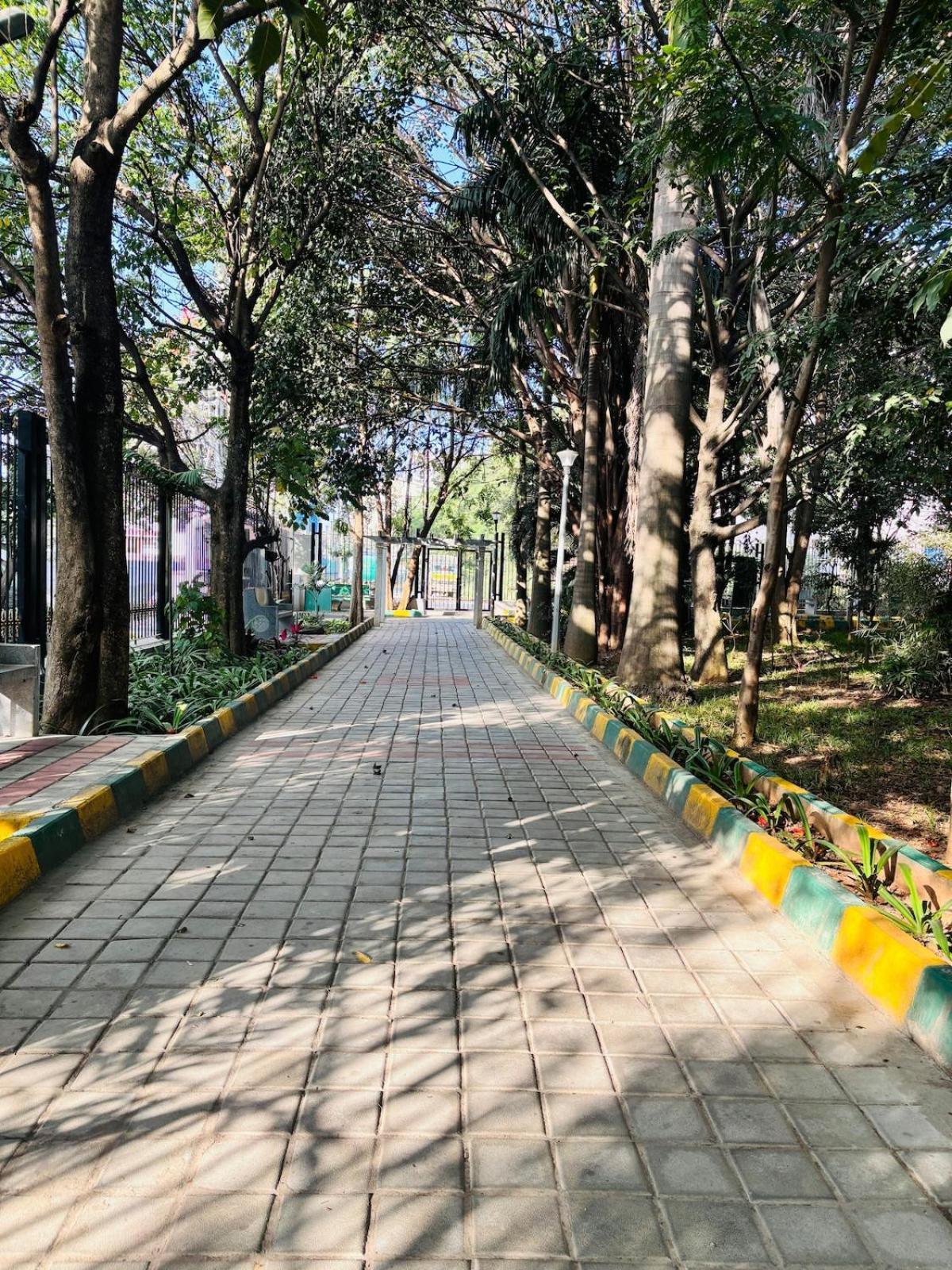 1 Bhk Next To The Beautiful Park - 202 Apartment *
