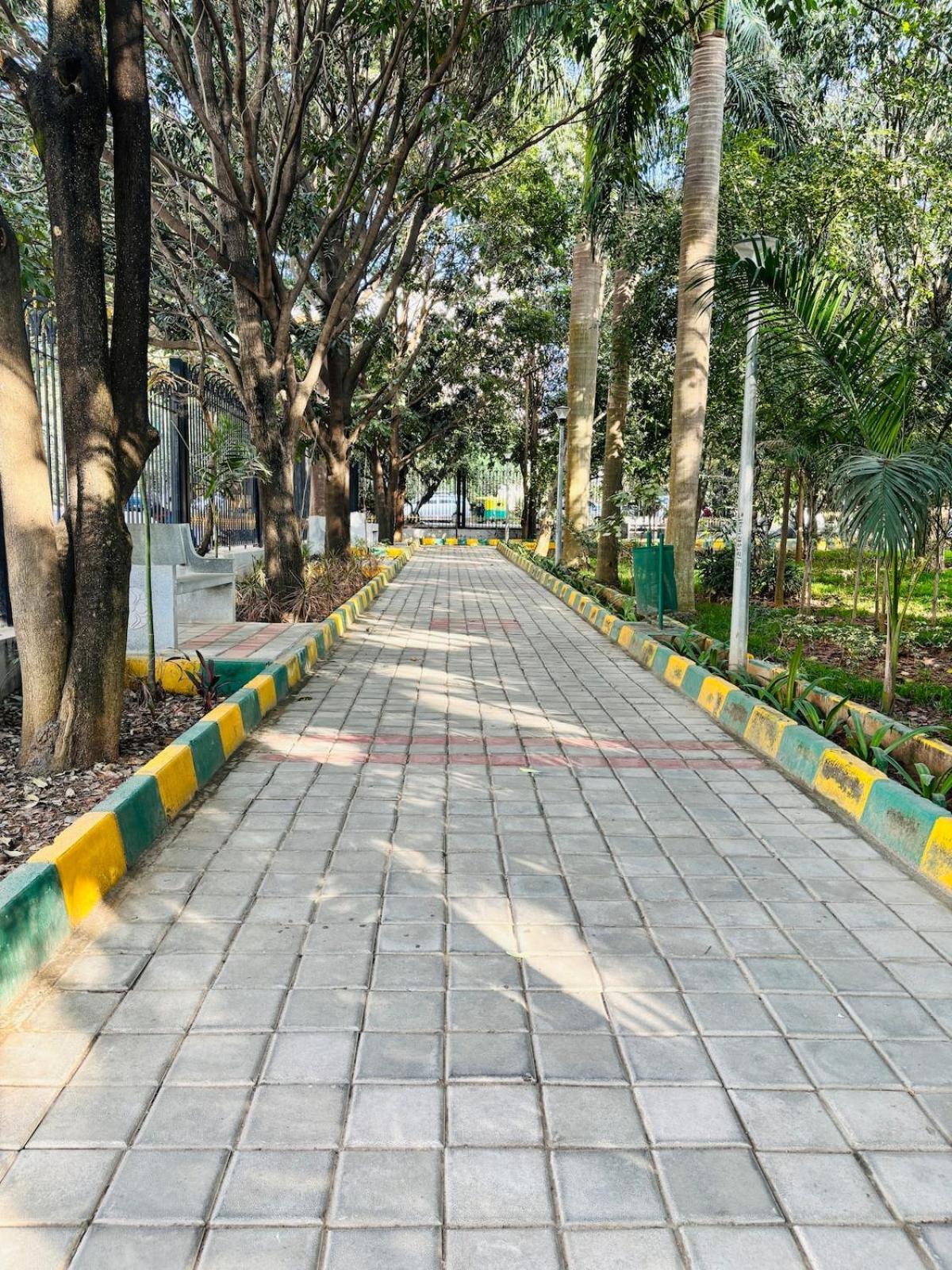 Apartment 1 Bhk Next To The Beautiful Park - 202 *
