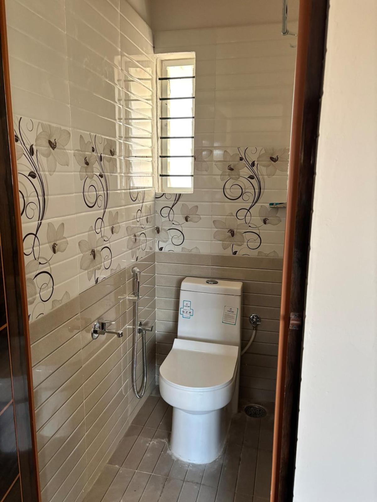 1 Bhk Next To The Beautiful Park - 202 Apartment *