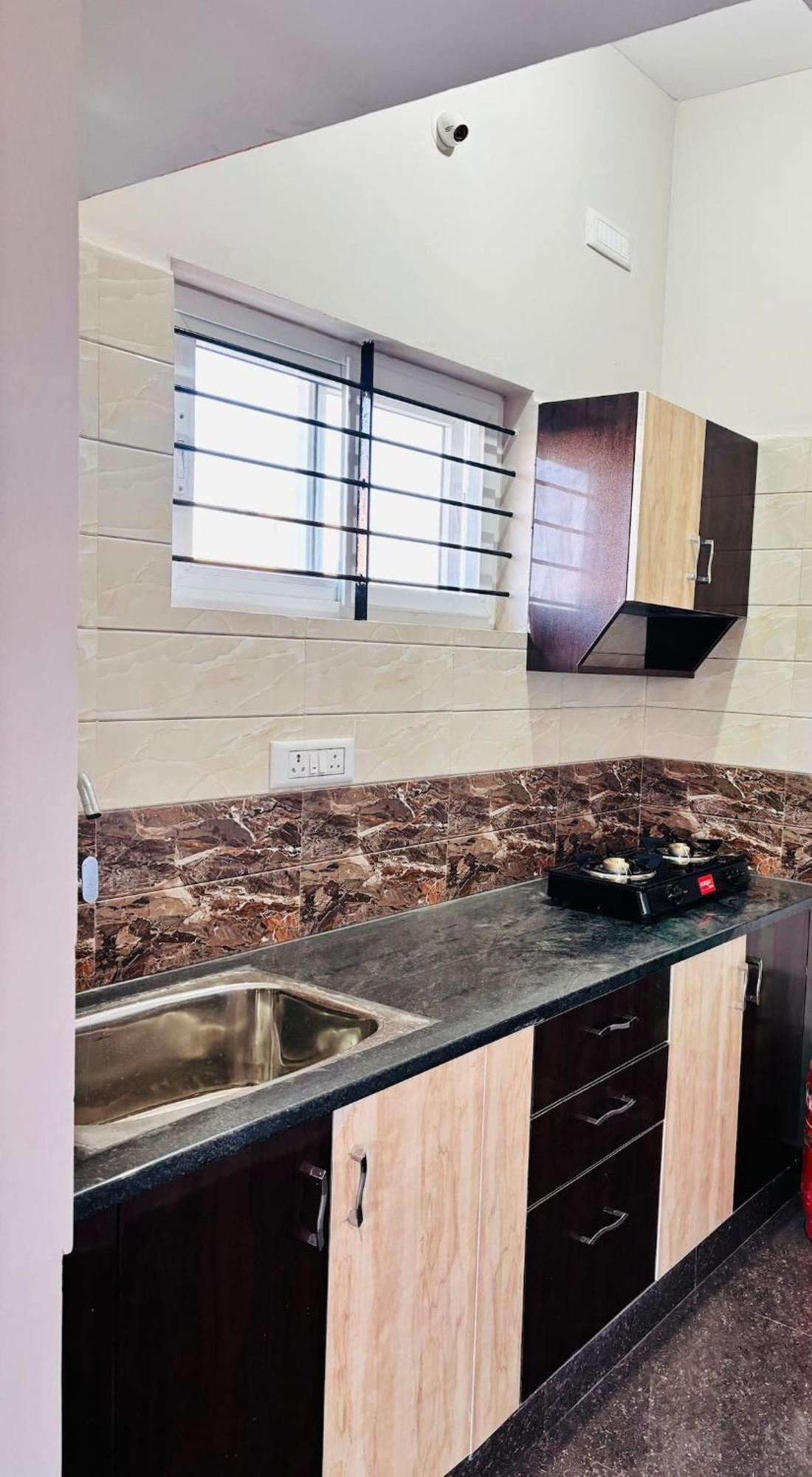 Apartment 1 Bhk Next To The Beautiful Park - 202 *