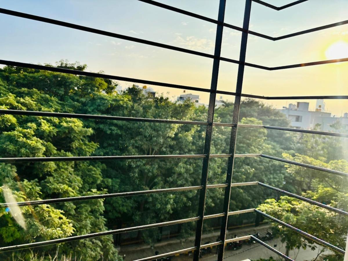 Apartment 1 Bhk Next To The Beautiful Park - 202