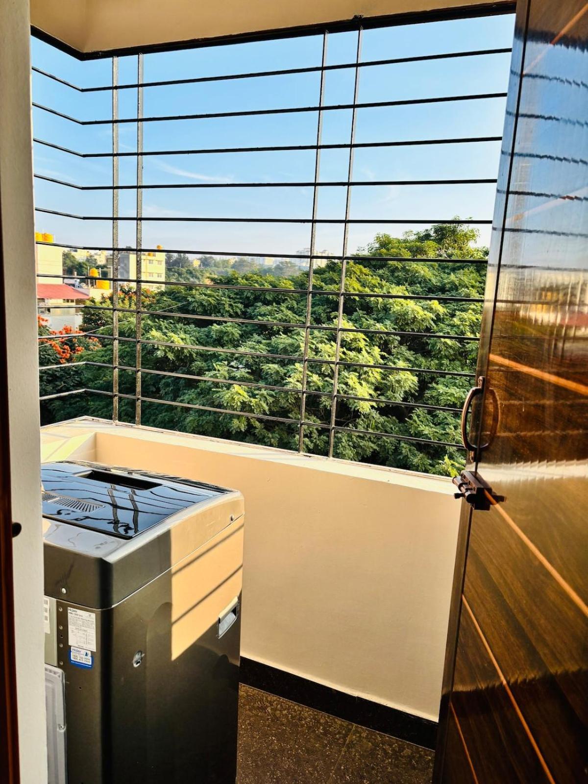 1 Bhk Next To The Beautiful Park - 202 Apartment *