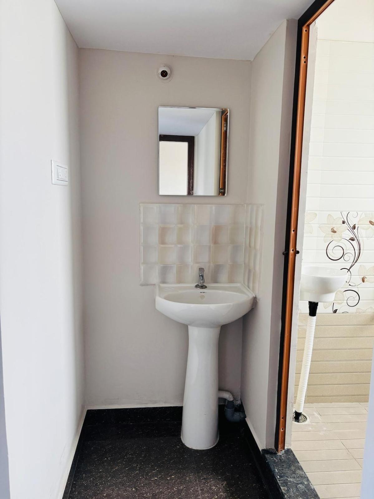 Apartment 1 Bhk Next To The Beautiful Park - 202