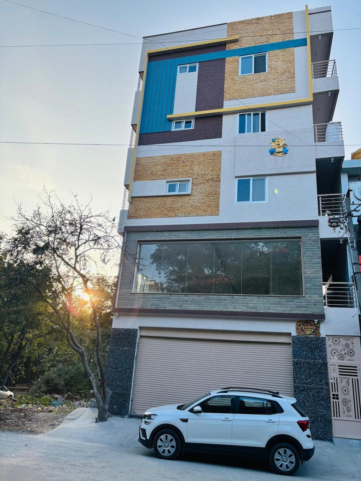 Apartment 1 Bhk Next To The Beautiful Park - 202 *
