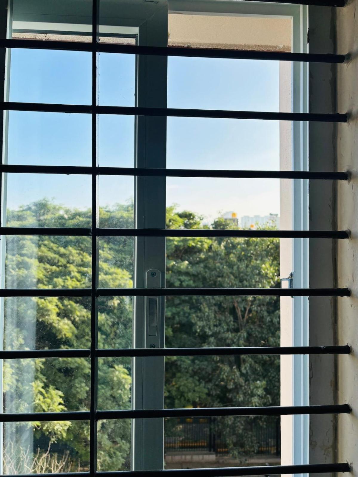 1 Bhk Next To The Beautiful Park - 202 Apartment *