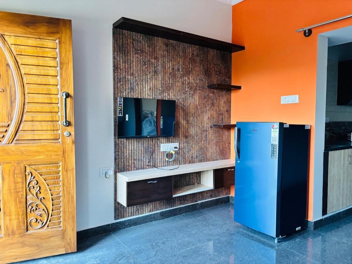 1 Bhk Next To The Beautiful Park - 202 Apartment *