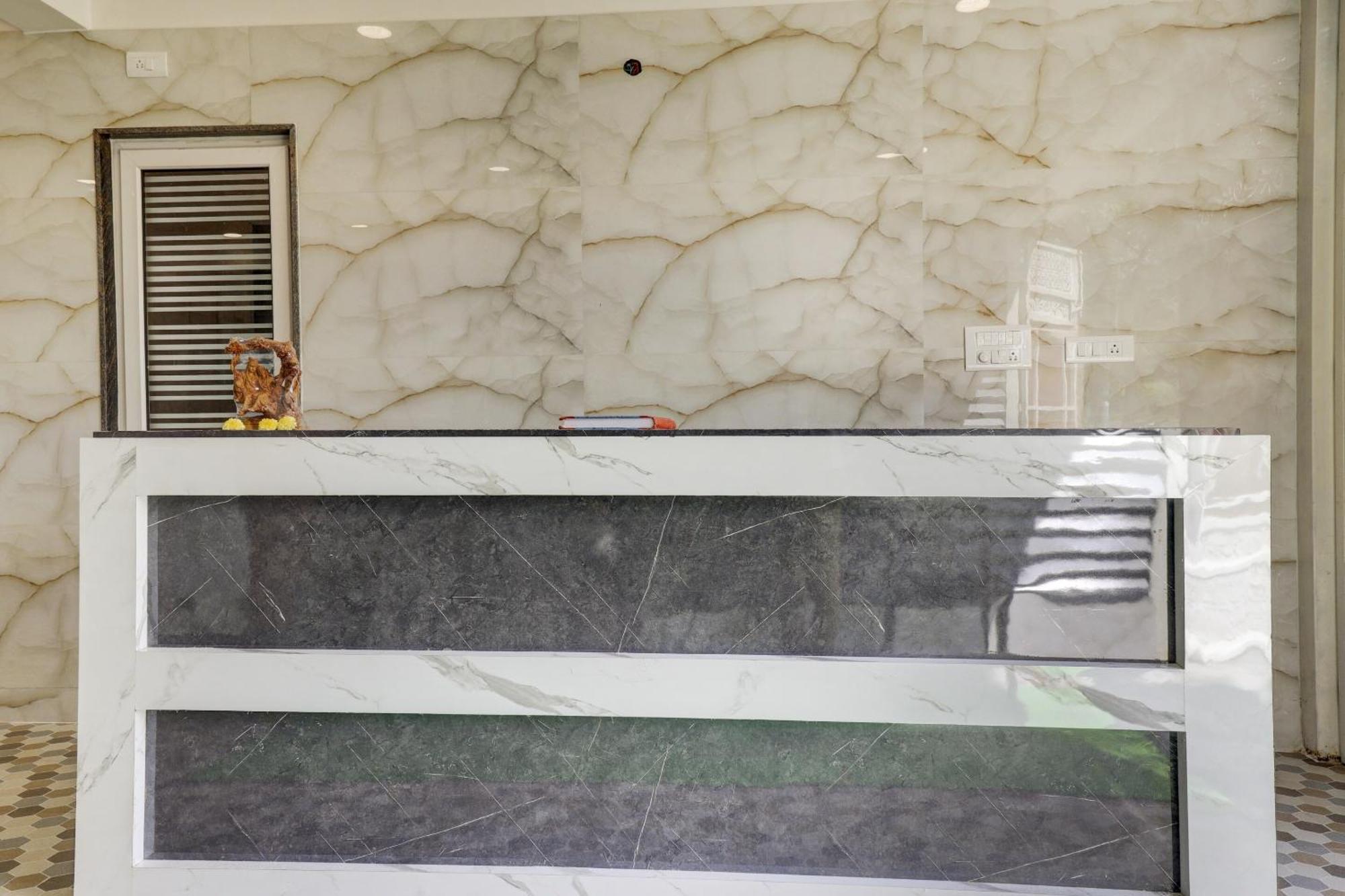 Fabhotel Golden Grand 3*