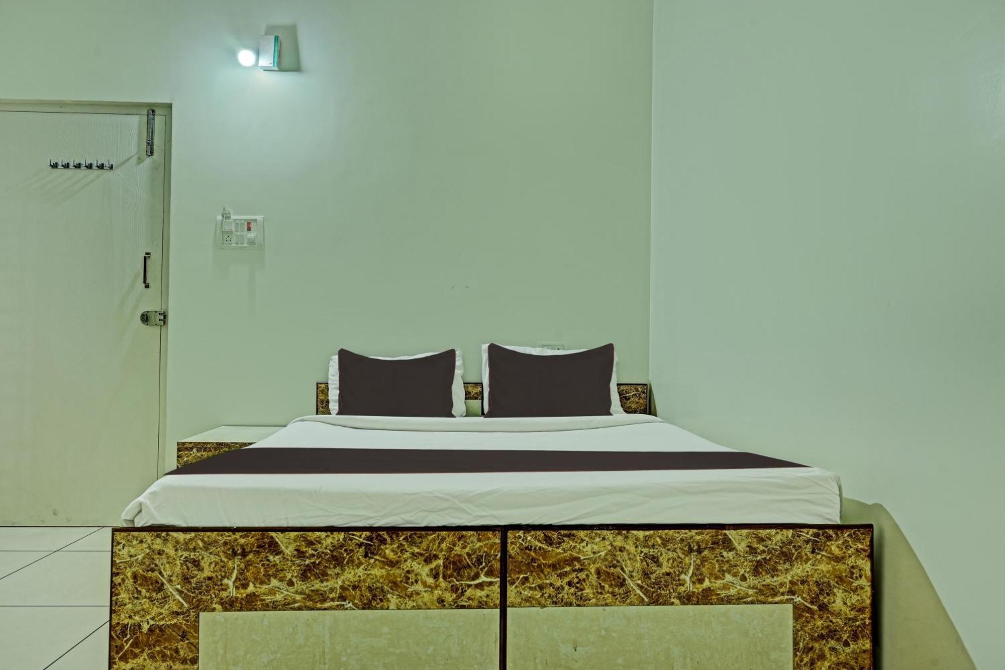 Collection O The Mass Residency By Dv Hotel