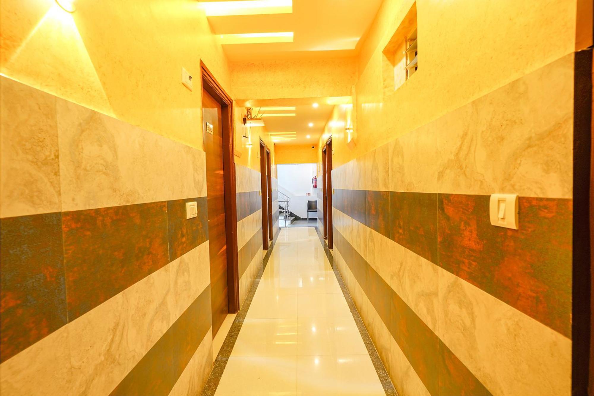 Fabexpress Royal N Comforts - Hal Old Airport Rd Hotel