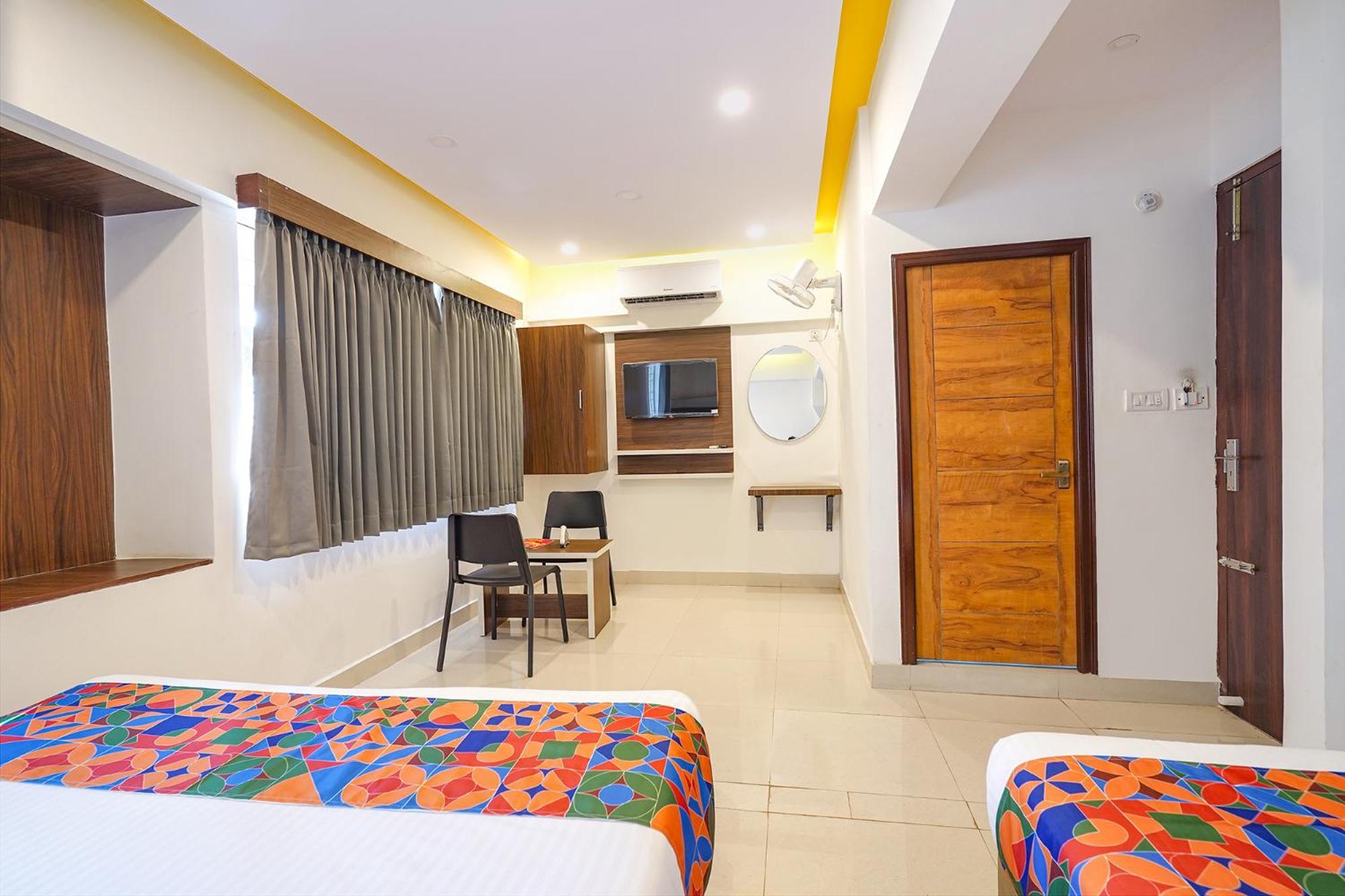 Fabexpress Royal N Comforts - Hal Old Airport Rd Hotel 2*