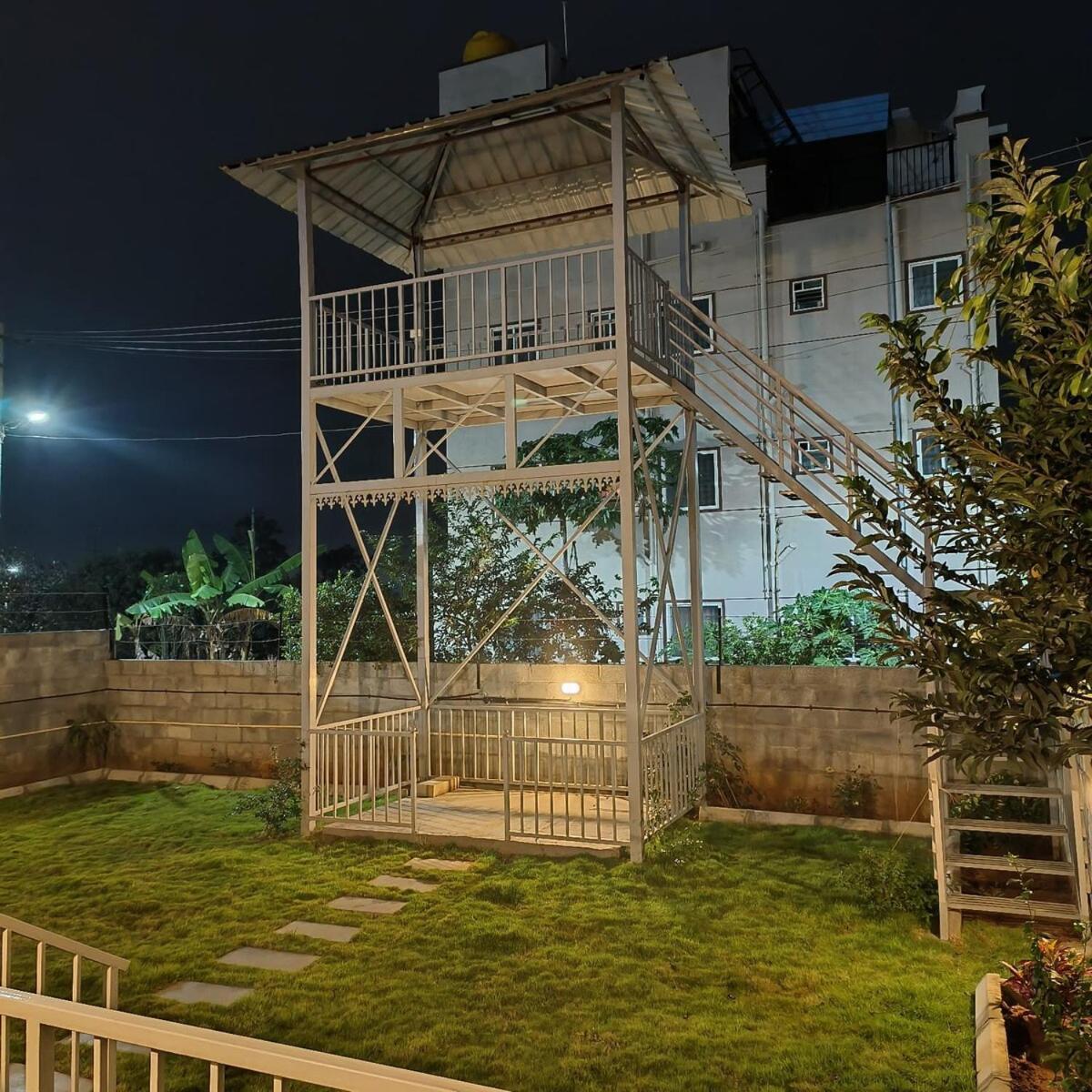 Spacious With Private Garden & Gazebo Holiday home