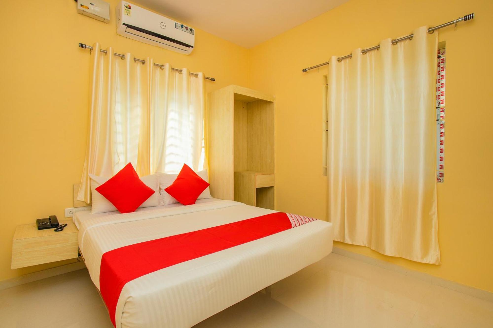 Hotel O Varcity Emerald Near Ragigudda Sri Prasanna Anjaneyaswamy Temple *