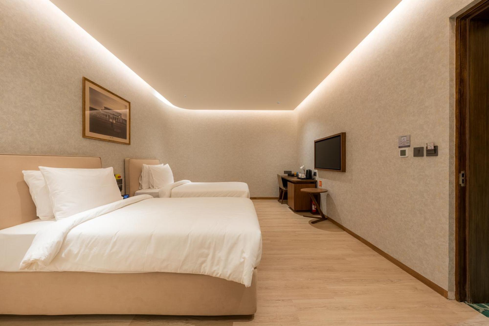 080 Transit Hotel, T2 4*