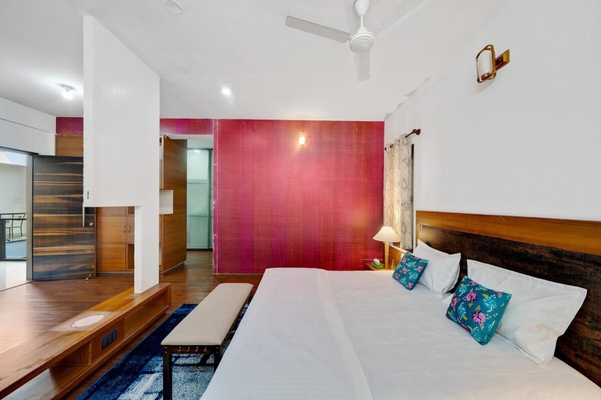 Lagoon Luxe Pool * Bangalore