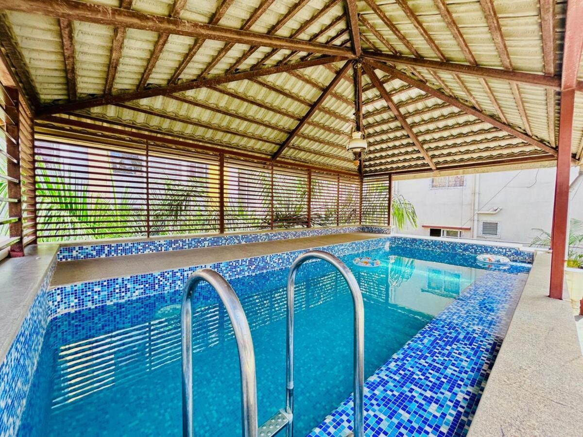 Lagoon Luxe Pool *