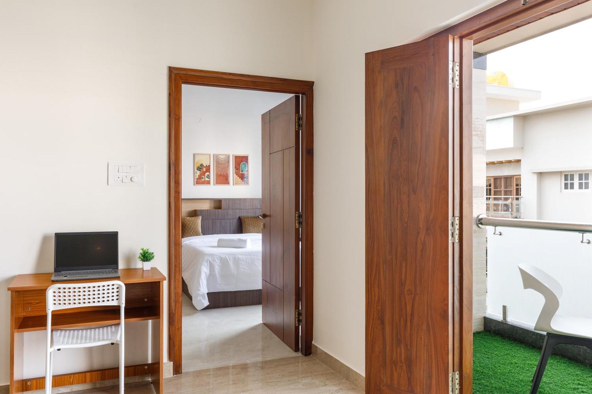 Obs Luxury 2bhk Balcony Serviced Hsr Layout *