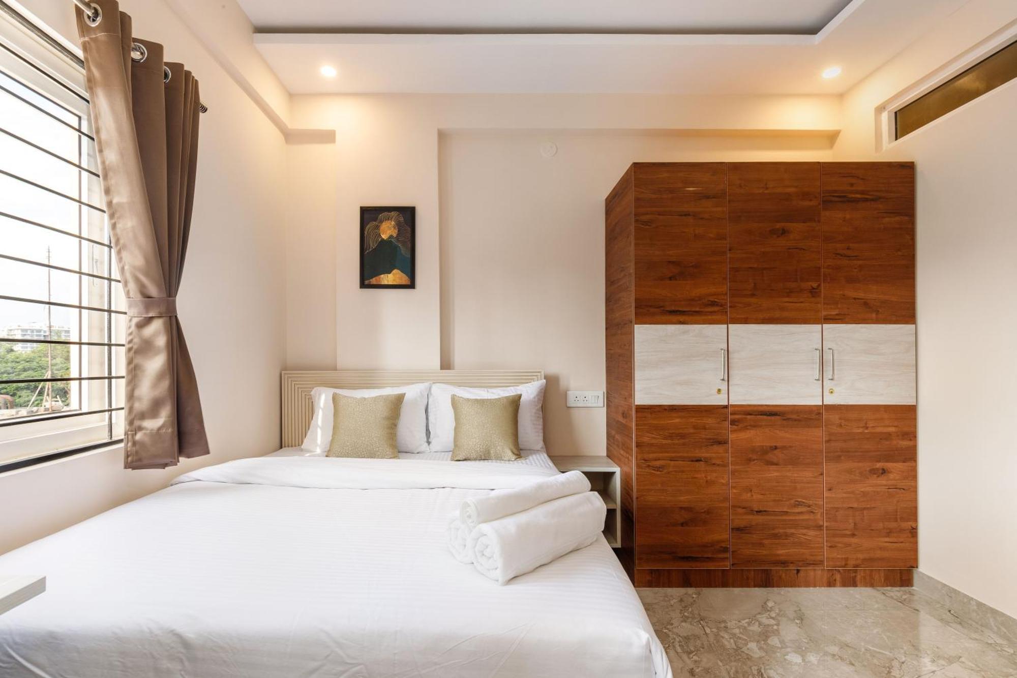 Obs 1bhk With Balcony Koramangala Apartment