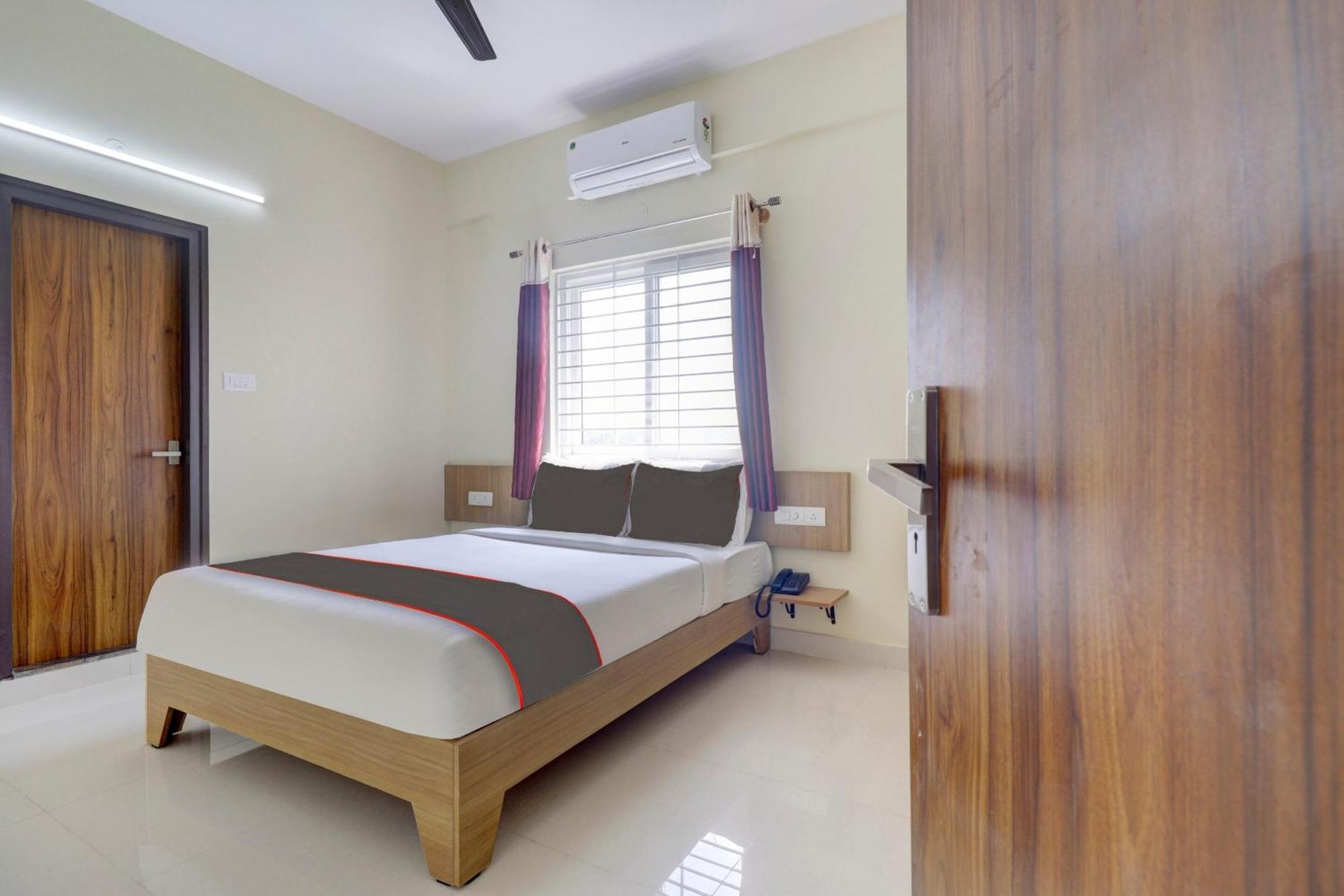 Fabhotel Golden Grand