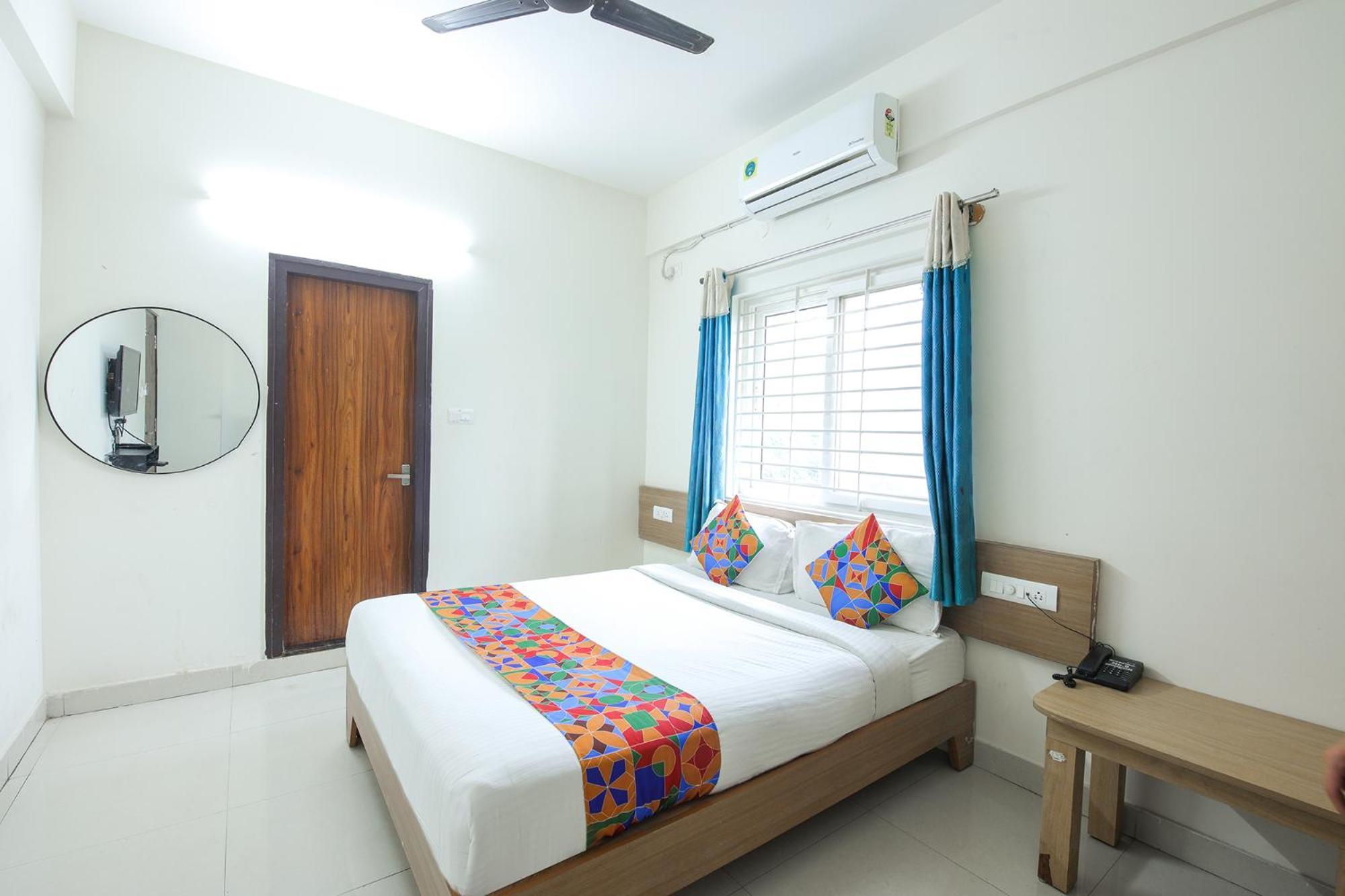Hotel Fabhotel Golden Grand 3*