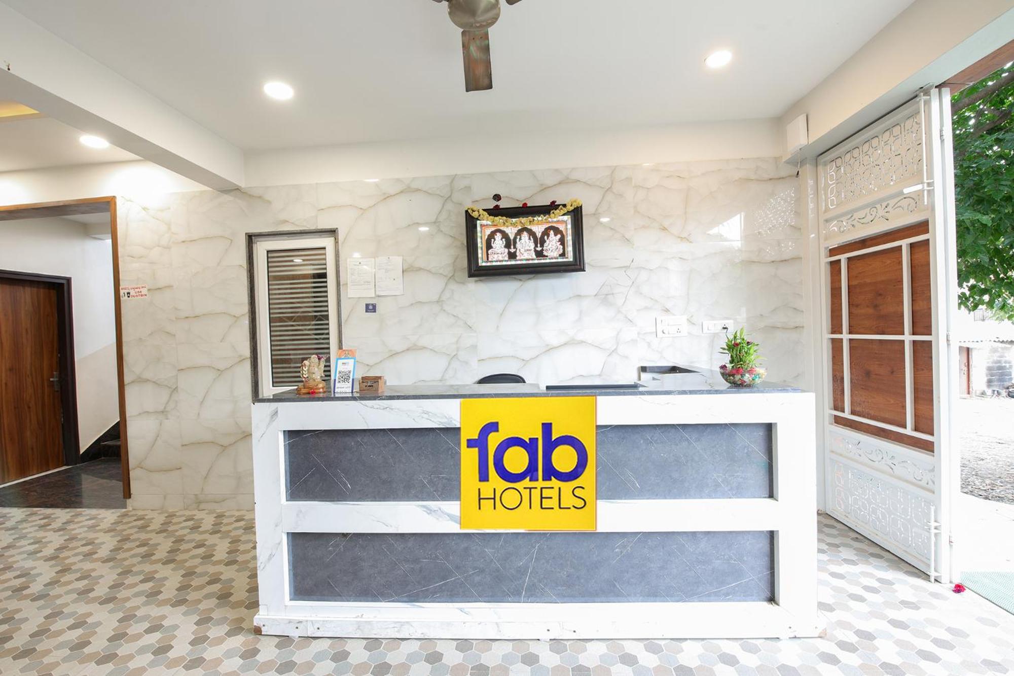 Fabhotel Golden Grand 3*