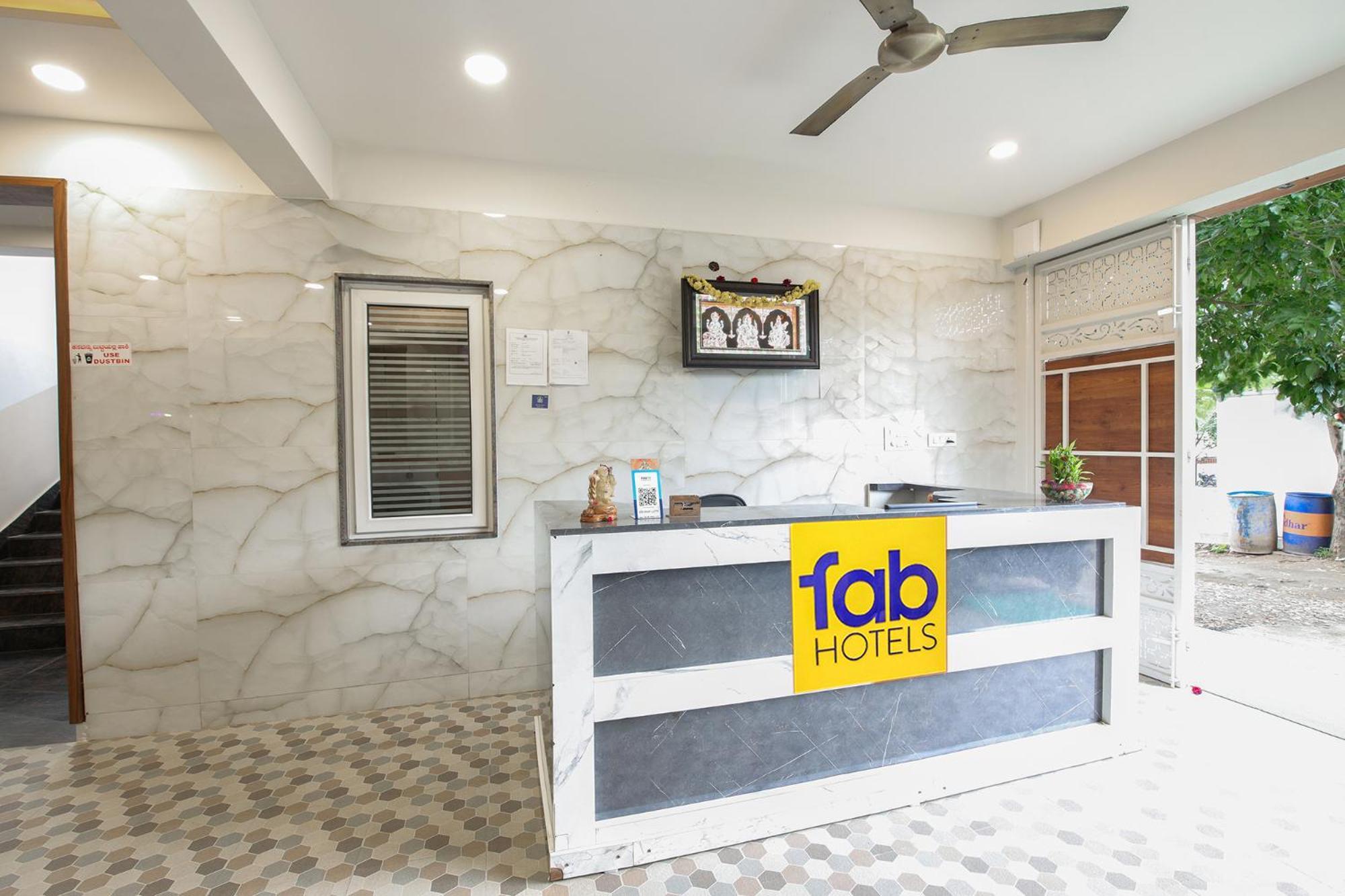 Hotel Fabhotel Golden Grand
