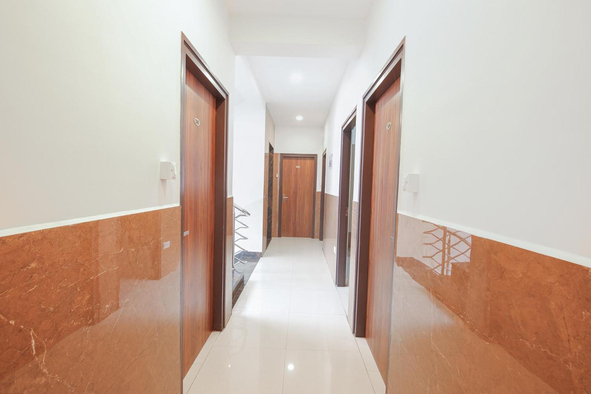 Fabhotel Golden Grand